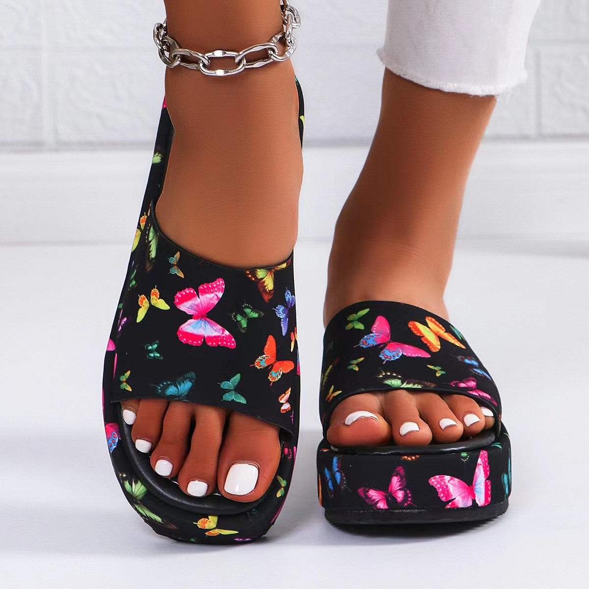 2026 Summer Plus-Size Slippers with Embroidery, New Thick-Soled Women'S Slide Sandals in European And American Style, Women Shoes