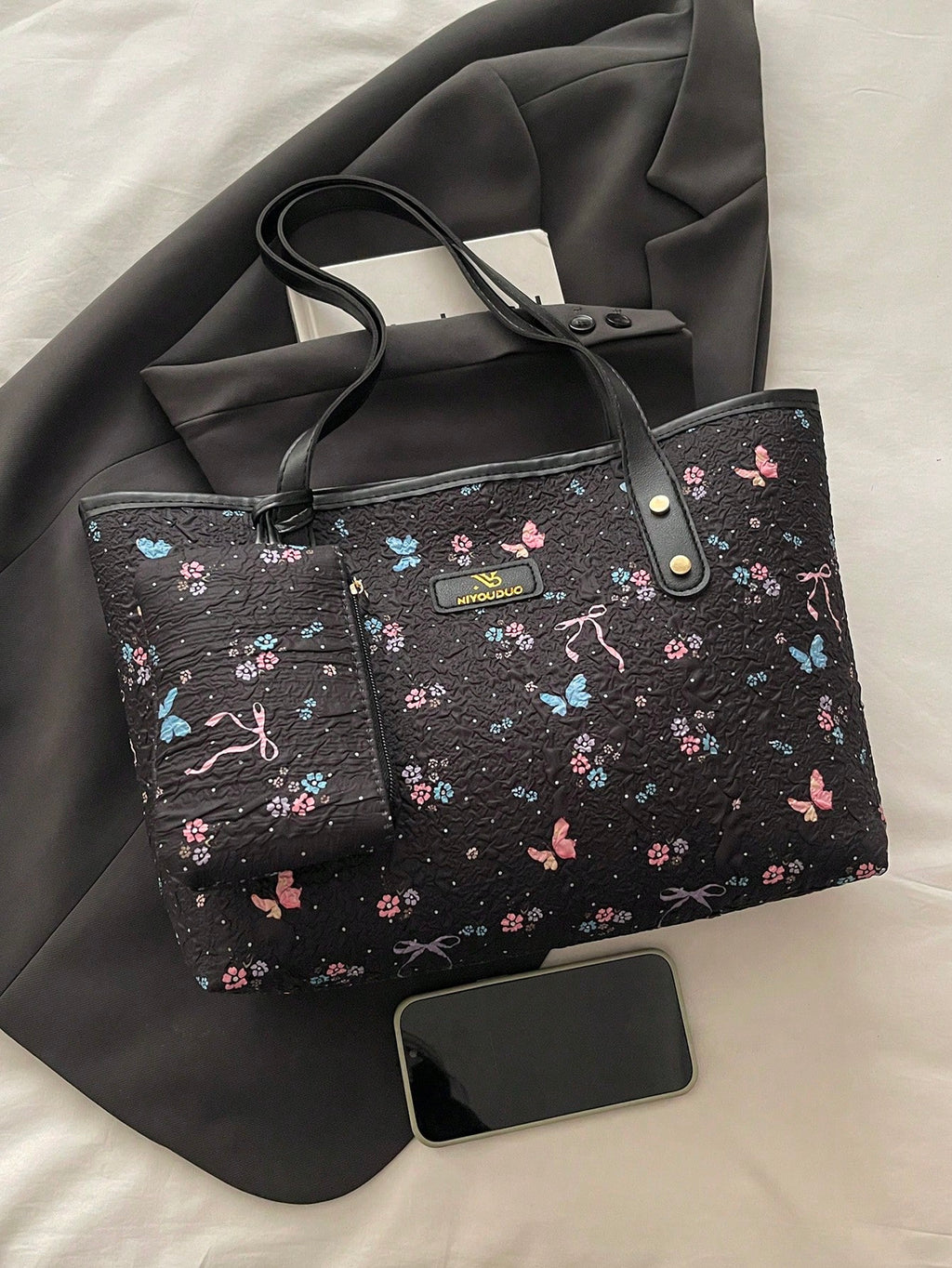 2pcs/Set Large Capacity Tote Bag, (Random Fabric Pattern), With Dual Handles, Suitable For Commuting, Work Or School. This Spacious And Lightweight Tote Bag Combines Classic Casual And Business Casual Styles. Ideal For Young Women, College Students And Professionals, Easily Adaptable To Work Environments, Back-To-School Season, High School/College Life And Vacation Travel. Fashionable Zipper Tote Bag.
