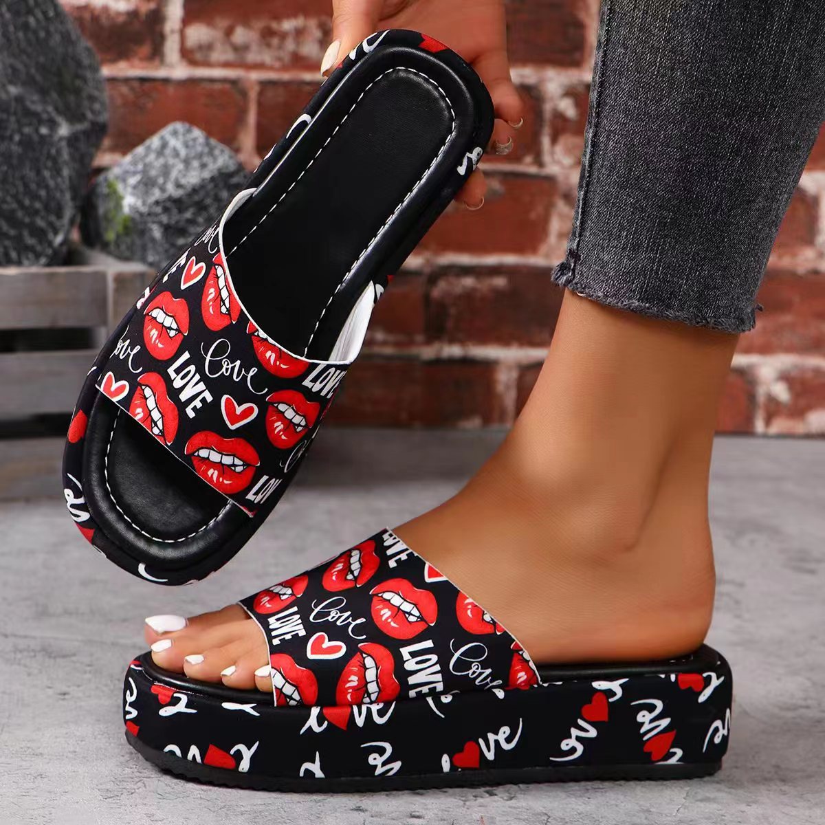 2026 Summer Plus-Size Slippers with Embroidery, New Thick-Soled Women'S Slide Sandals in European And American Style, Women Shoes