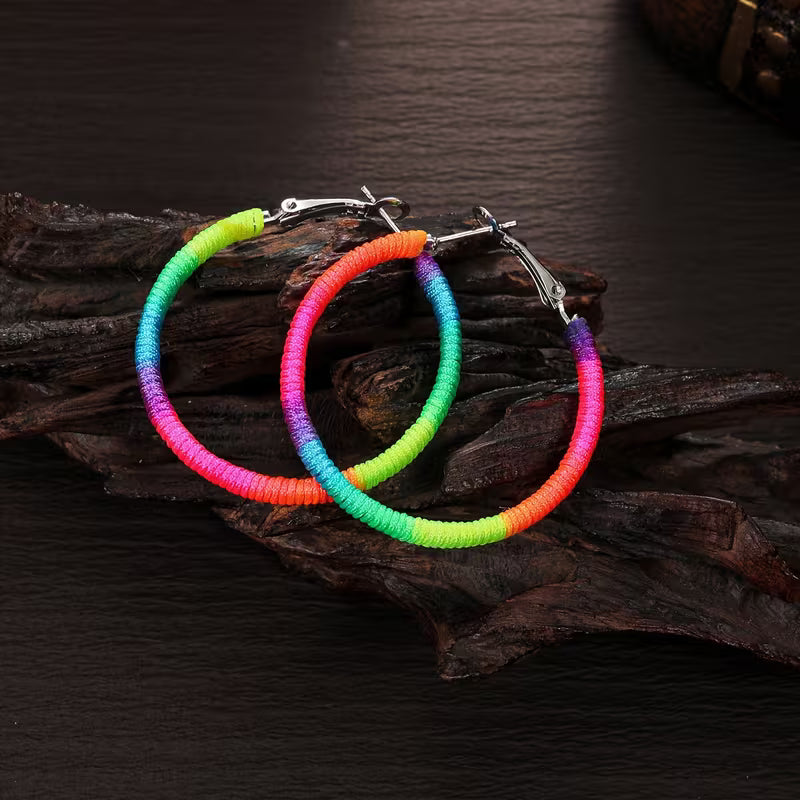 Retro Multicolored Woven Heart-Shaped Hoop Earrings with a Rainbow Pendant, Ideal for Fashion And Hip-Hop — view 8