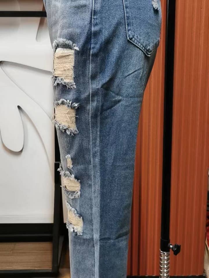 Women's Distressed Straight Leg Cropped Jeans