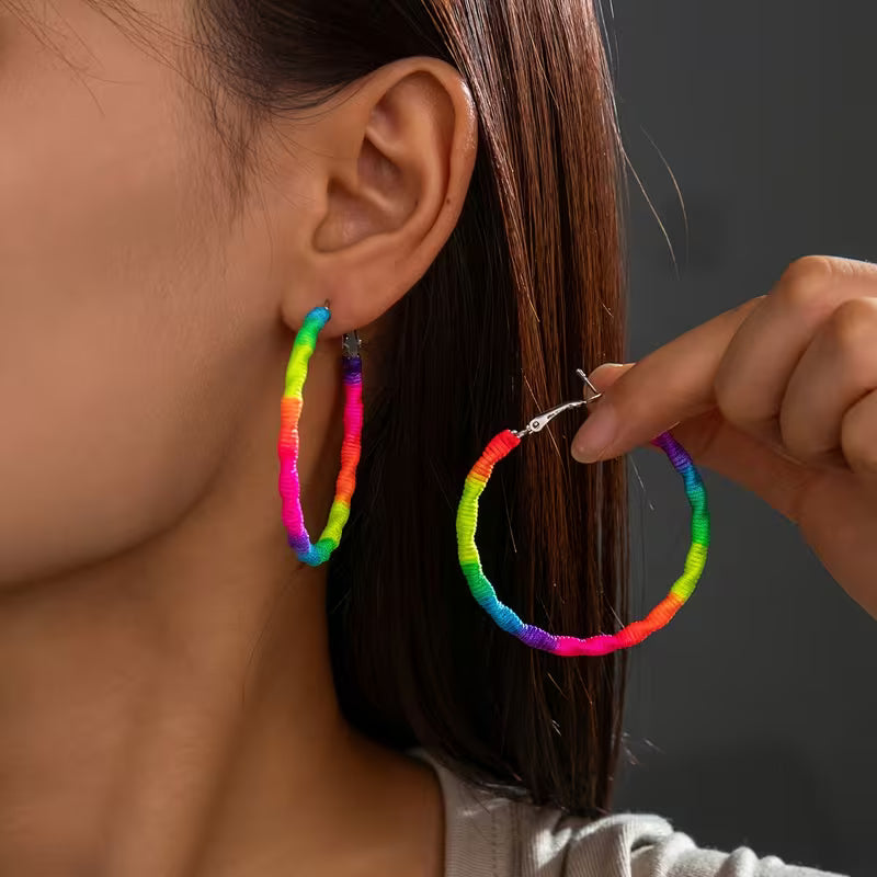 Retro Multicolored Woven Heart-Shaped Hoop Earrings with a Rainbow Pendant, Ideal for Fashion And Hip-Hop — view 9