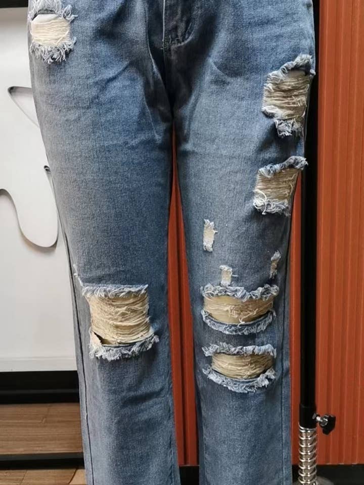 Women's Distressed Straight Leg Cropped Jeans