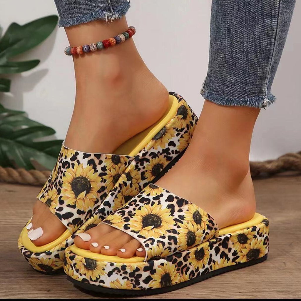 2026 Summer Plus-Size Slippers with Embroidery, New Thick-Soled Women'S Slide Sandals in European And American Style, Women Shoes